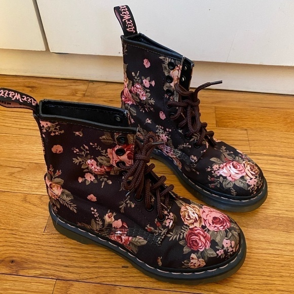 Dr. Marten’s Floral Printed Canvas 8 Eye Combat Boots Size 5 - Picture 2 of 16